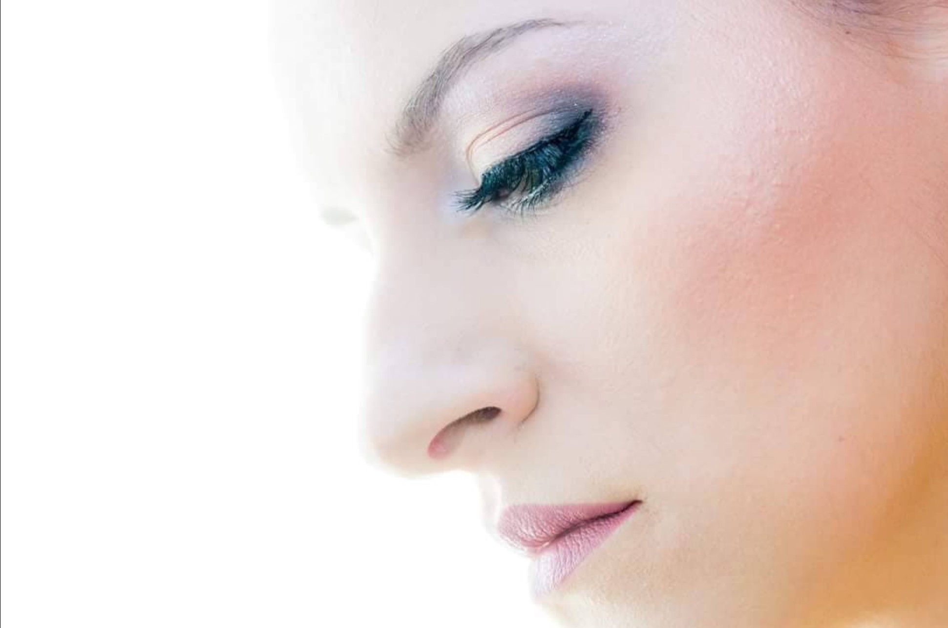 Detaliu machiaj profesional ochi cu gene fir cu fir si farduri waterproof Salon Alina