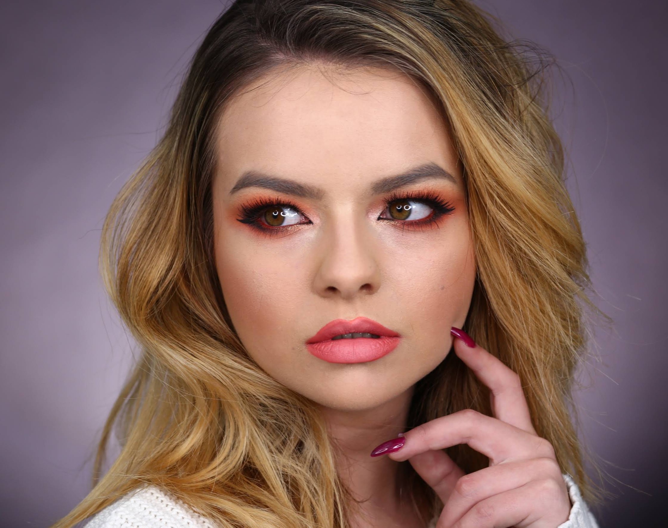 Machiaj profesional glamour de ocazie nuante calde si buze conturate Salon Alina
